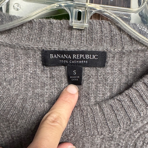 Banana Republic Cashmere Sweater - Picture 2 of 7